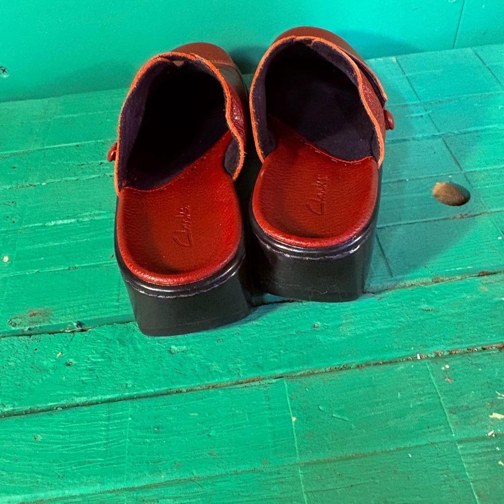Clarks Vibrant Red Leather Clogs - Picture 6 of 11